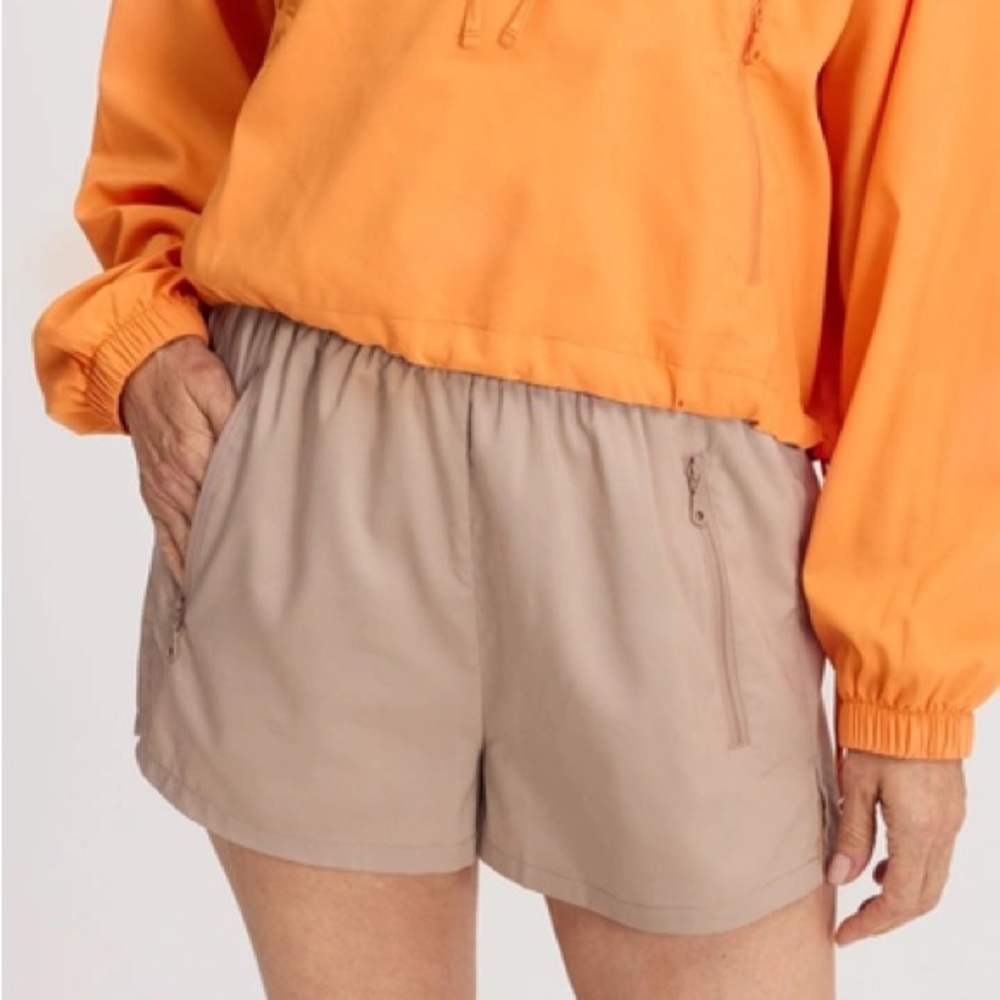 Quartz Gazelle Short Girlfriend Collective